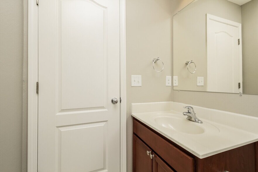 Building Photo - 3511 Pitchers Ln