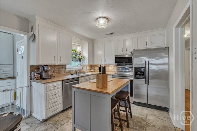 Building Photo - 1506 E 55th St