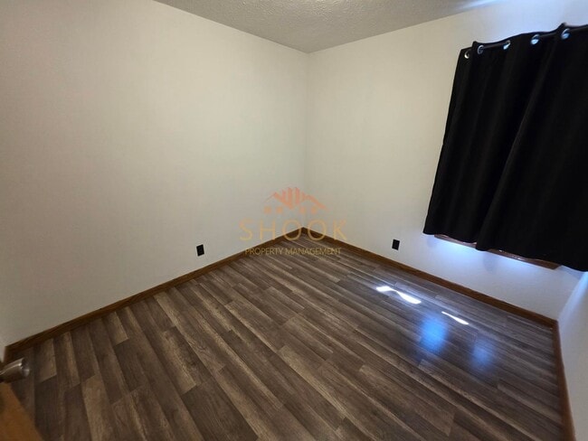 Building Photo - 3BR/2BA in East Side Lexington Farms!