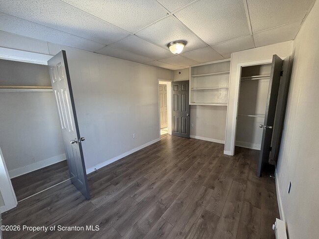 Building Photo - 511 Oak St