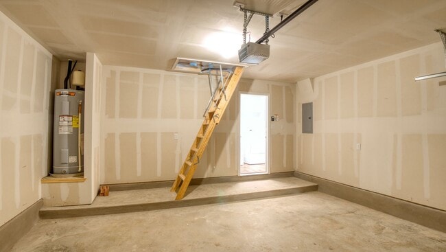 Building Photo - 513 Fallbrook Dr