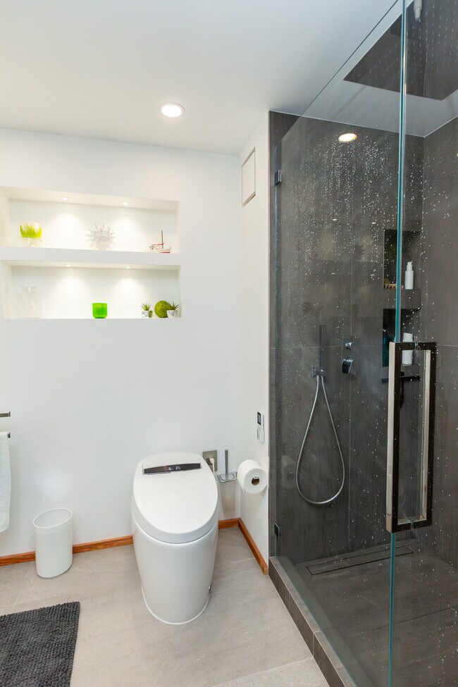 Building Photo - 1800 Washington St