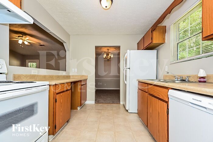 Building Photo - 646 Woodknoll Ct