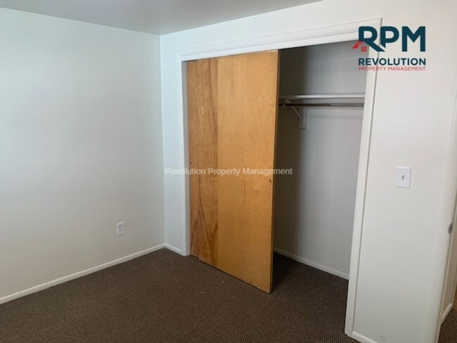 Building Photo - 2 BEDROOM CONDO IN SALT LAKE