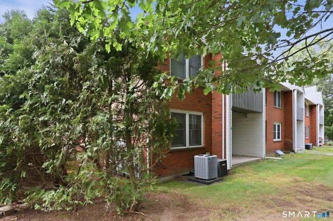 Building Photo - 1 Concorde Way