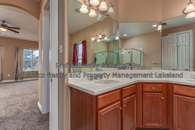 Building Photo - 3960 Sunset Lake Dr