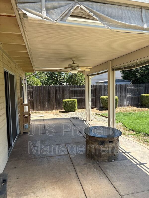 Building Photo - 2128 W La Loma Dr