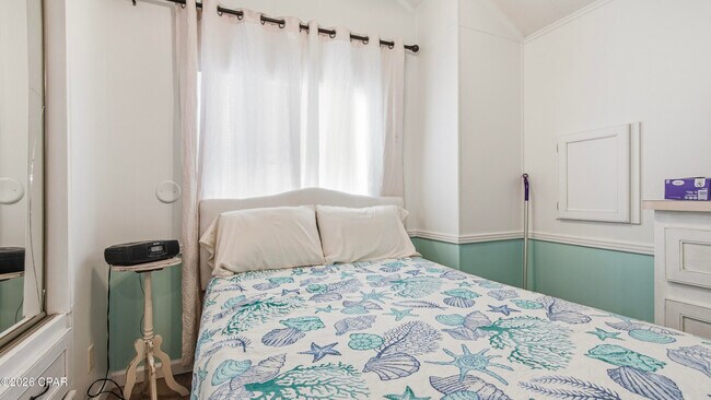 Building Photo - 1219 Thomas Dr