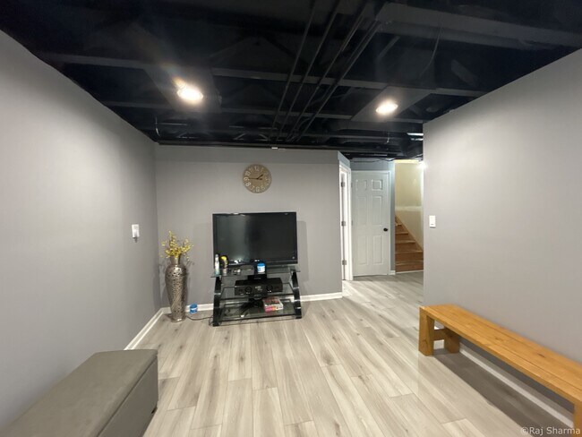 Building Photo - 910 S W Ave