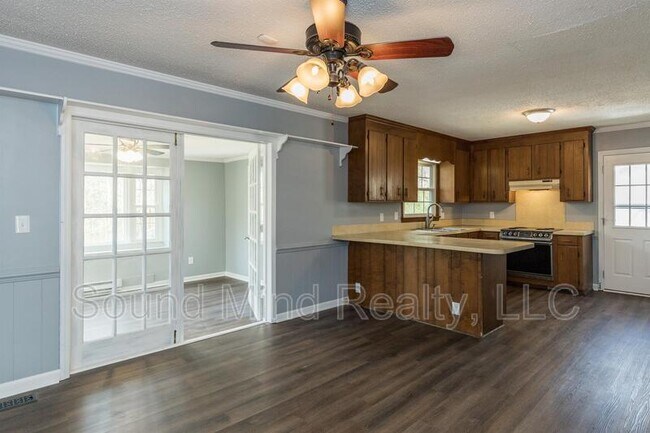 Building Photo - 409 Foxhall Dr