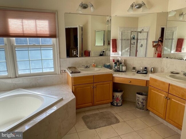Building Photo - 6915 Bonheim Ct