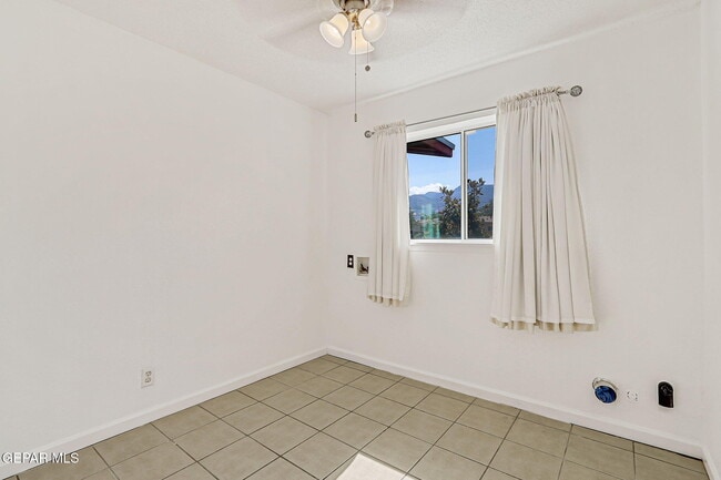 Building Photo - 10350 Kellogg St