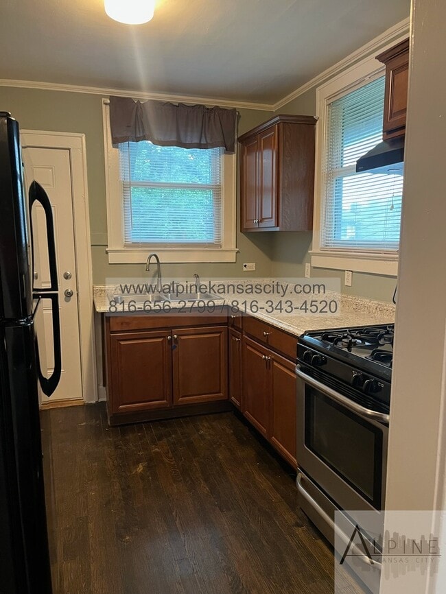 Building Photo - Updated Bungalow, Vouchers OK