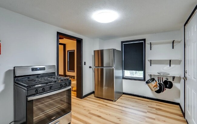 Building Photo - Newly Remodeled Four Bedroom
