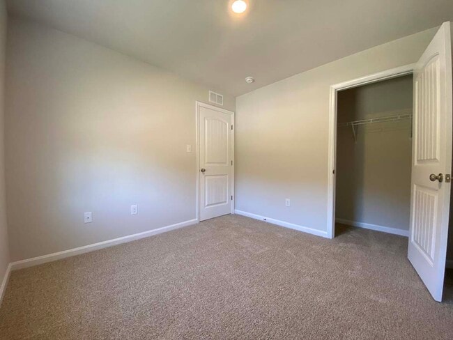 Building Photo - 407 Mardella Dr
