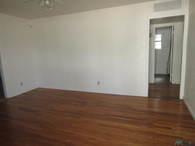 Building Photo - 917 S 6th St