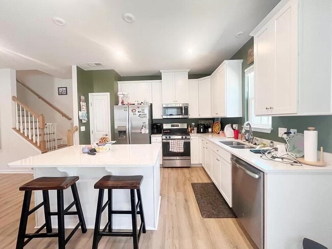 Building Photo - 100 Lilywood Ct