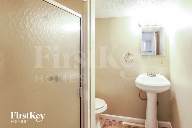 Building Photo - 521 Fairlane St