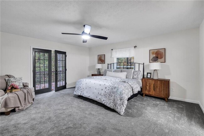 Building Photo - 6881 Hickory Hollow Dr