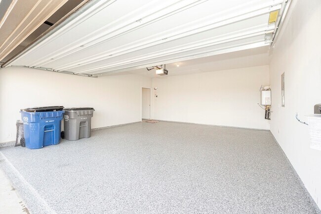 Building Photo - 1001 Marigold St