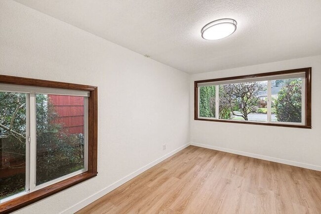 Building Photo - 2658 35th Ave W