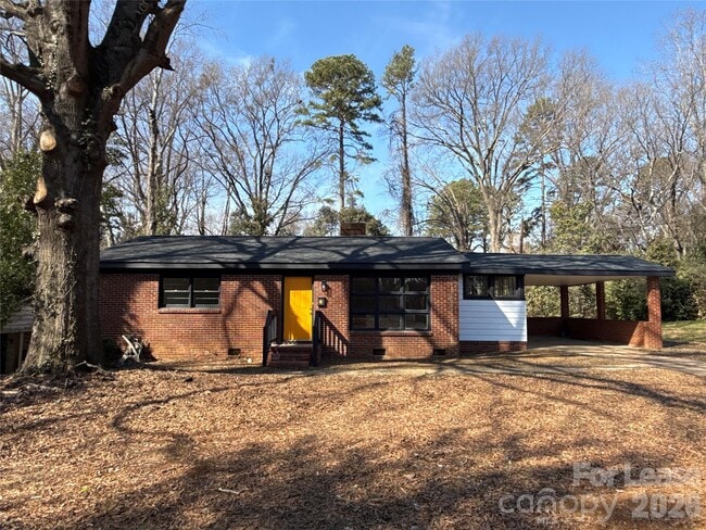 Building Photo - 2745 Dogwood Ave