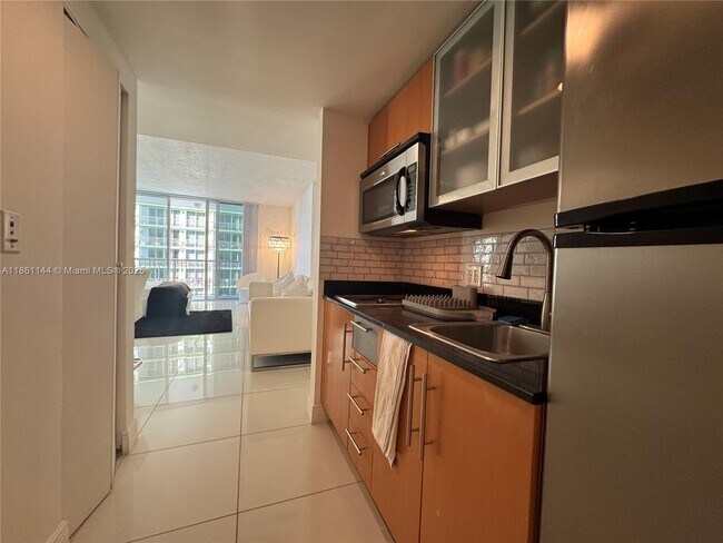 Building Photo - 1750 N Bayshore Dr