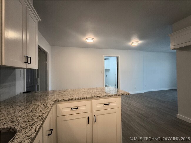Building Photo - 16012 S Elwood Ave
