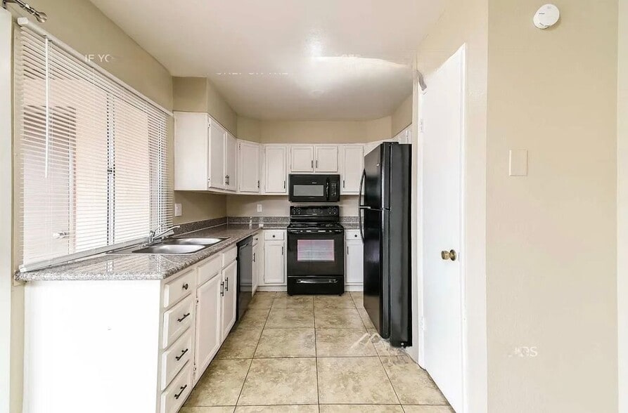 Building Photo - 6014 S 41st Pl