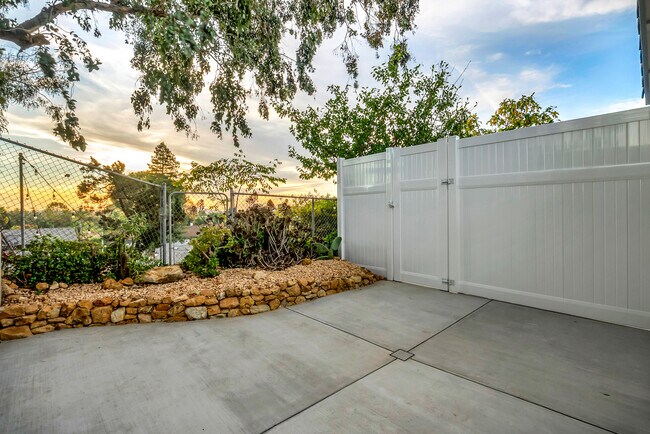 Building Photo - 1288 Uppingham Dr