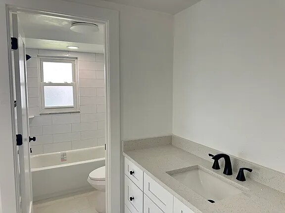 Building Photo - 5401 Leeward Ln