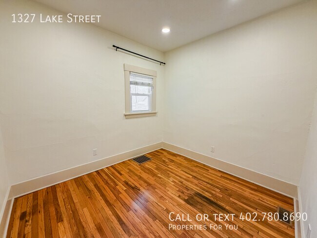 Building Photo - 1327 Lake St