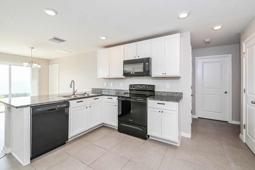 Building Photo - 11702 MIracle Mile Dr