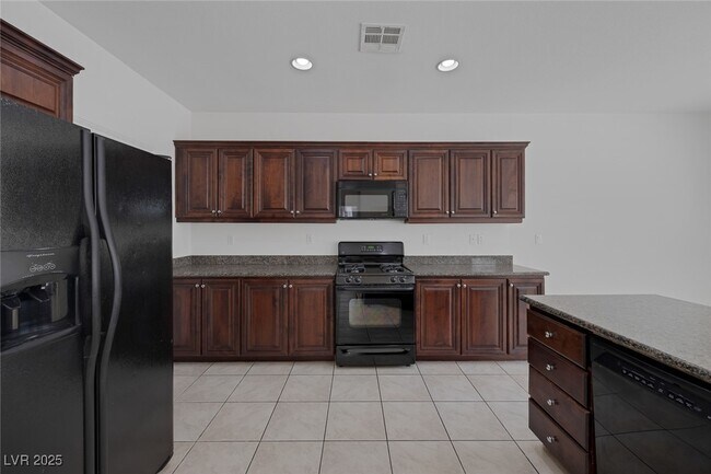 Building Photo - 155 Water Hazard Ln