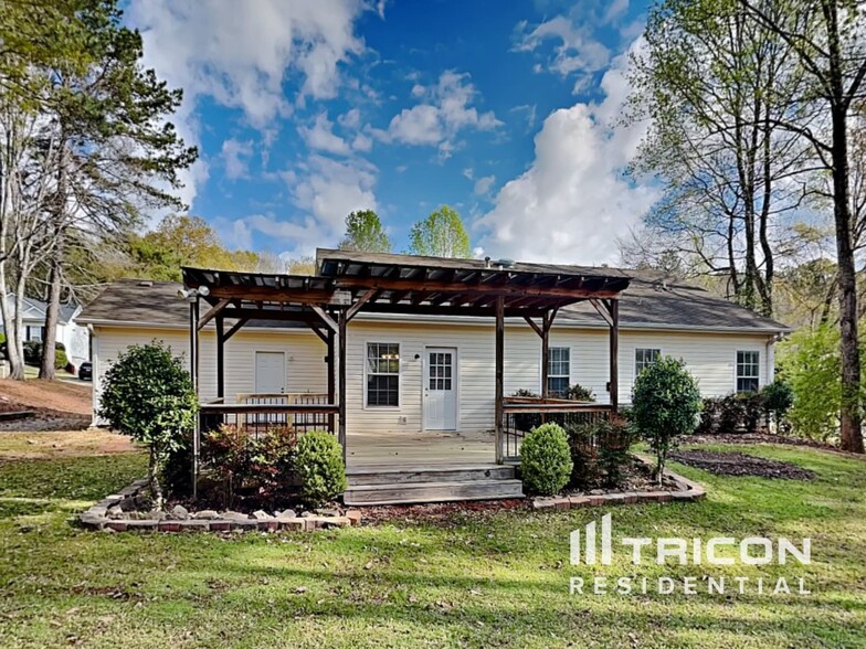 Building Photo - 227 Piedmont Dr