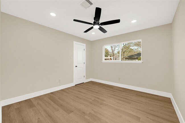 Building Photo - 3203 Falling Brook Dr