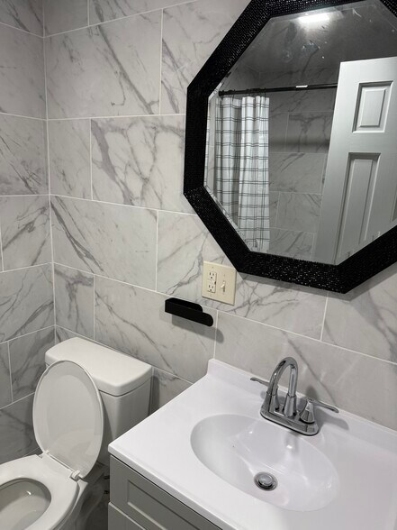 Building Photo - 613 Kirkland St