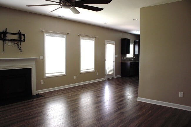 Building Photo - 2143 Stafford Dr