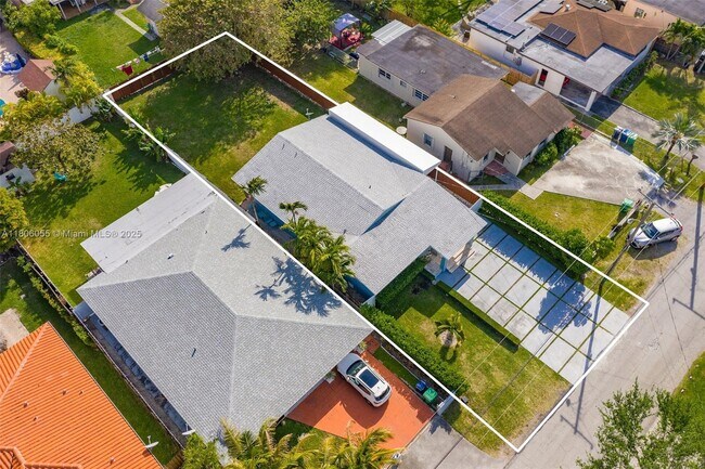 Building Photo - 6432 SW 33rd St