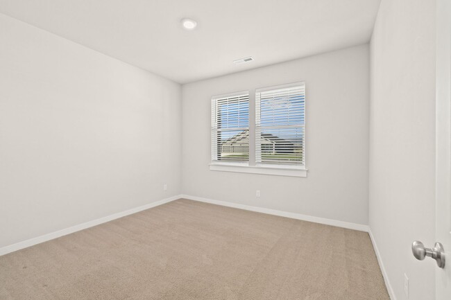 Building Photo - 4 Bedroom Home with Spacious Fully Fenced ...