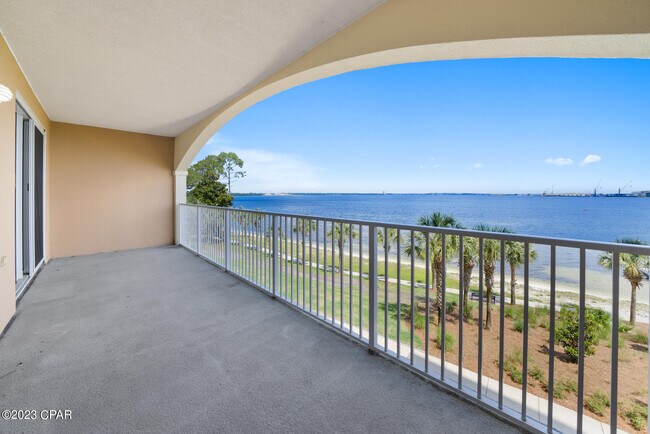 Building Photo - 2400 Grandiflora Blvd