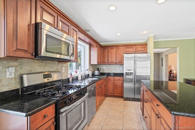 Building Photo - 102 Clinton St