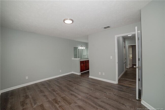 Building Photo - 1021 Wood Creek Dr