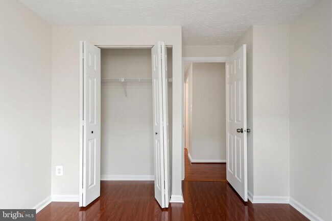 Building Photo - 6324 Lightburn Ct