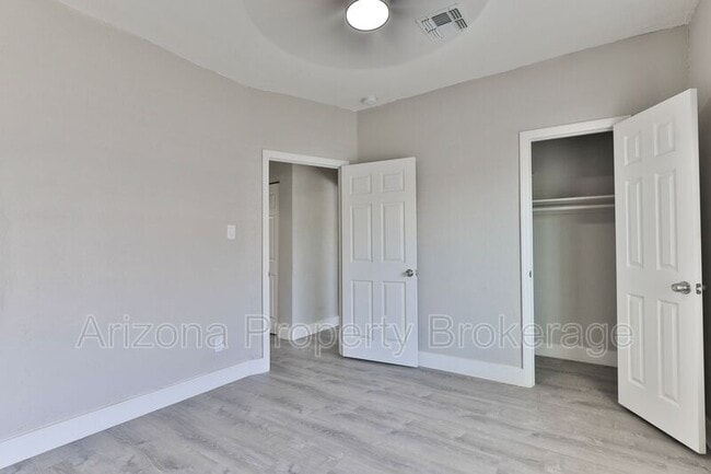 Building Photo - 1538 E Pierce St