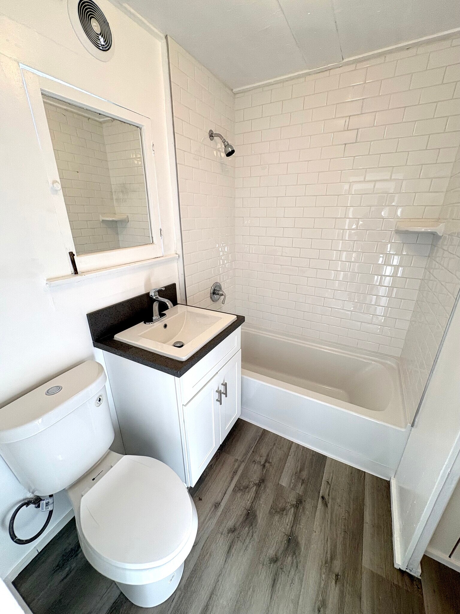 Building Photo - 754 W Elberon Ave