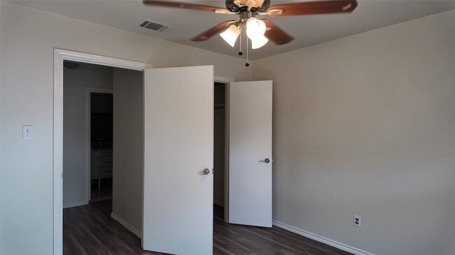 Building Photo - 613 Palomar Ln