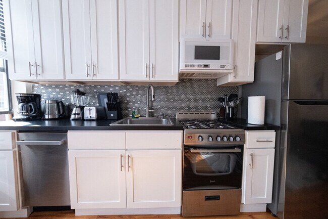 Building Photo - 234 W 112th St