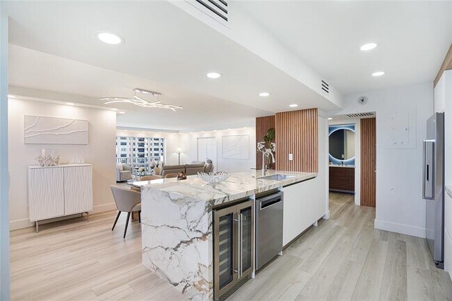 Building Photo - 5100 N Ocean Blvd