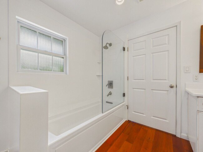 Building Photo - San Carlos home for rent plus studio in-law unit! $7,500